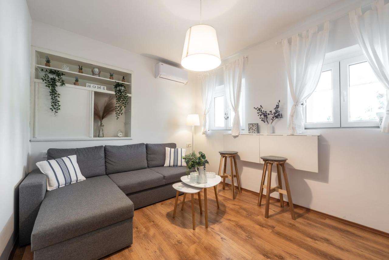 Near Old Town, Free Parking & Huge Garden Apartment