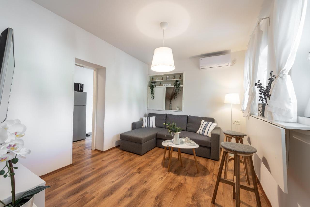 Near Old Town, Free Parking & Huge Garden Apartamento